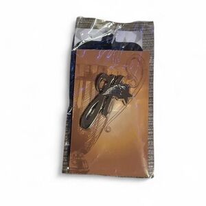 H with a star design silver hat pin